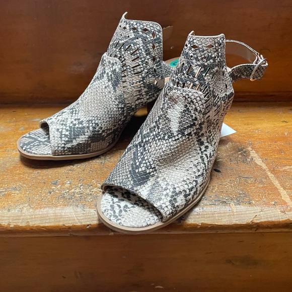 BRAND NEW faux snakeskin open toe sling back heels - Picture 3 of 3
